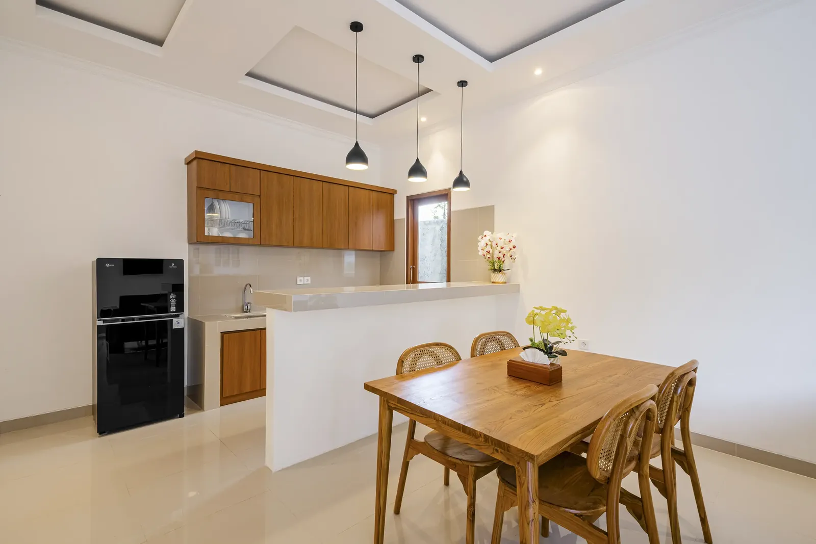Mesa de comedor y cocina Cahyana Tibuah